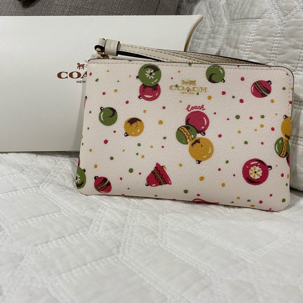 NWOT Coach Corner Zip Wallet/Wristlet